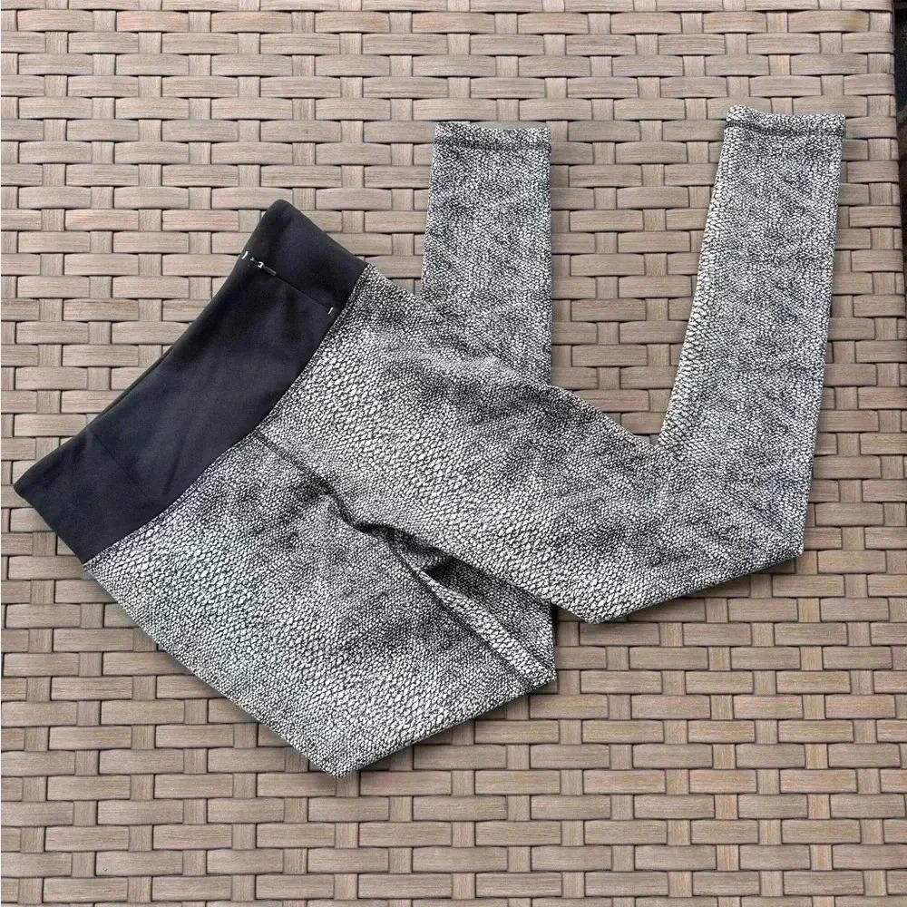 Calia Leggings Active Pants Small WAX32012 Snakeskin Textured Carrie Underwood